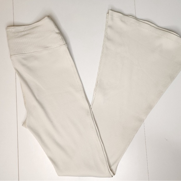 Year of Ours Flared Ribbed Leggings in Bone - Picture 5 of 6